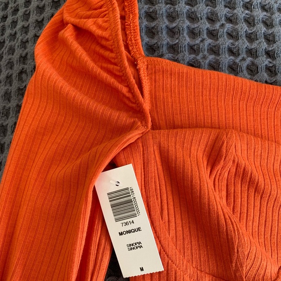 NWT Sexy Monique Cropped Top by Wilfred - Picture 3 of 8